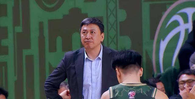 转会期突围战来临；阿斯顿维拉围绕CBA季后赛调整名单；球迷炸锅；更衣室氛围转暖的简单介绍